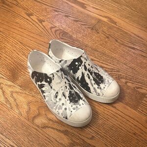 Native size 1 Stylish Kids Slip-On Shoes - Black and White